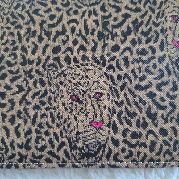 Betsey Johnson Leopard🐆 Wristlet - NWT - Picture 15 of 16